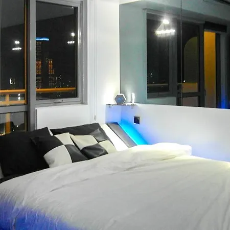 Modern Luxury Lower Penthouse Unit Manila Exterior photo