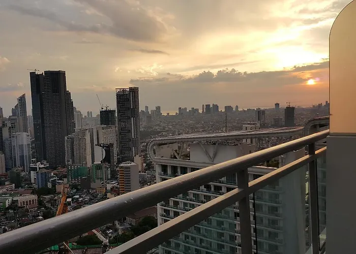 Modern Luxury Lower Penthouse Unit